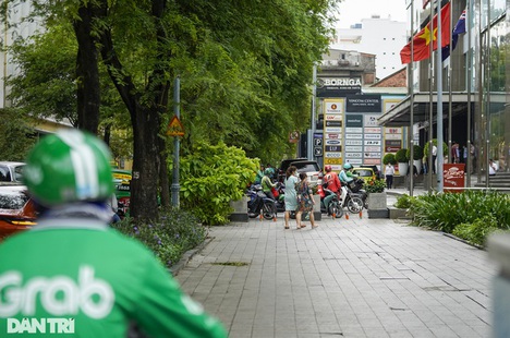 TPHCM lo người dân khó khăn khi ngừng dịch vụ ăn uống mang về