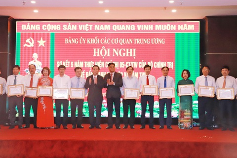 Học tập và làm theo Bác phải trở thành công việc thường xuyên