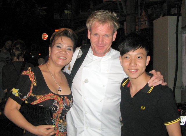 Gordon Ramsay đến thưởng thức và học hỏi món ăn tại Khoa Ngan.